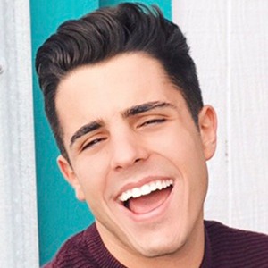 AndrewTMI, 31 (YouTube Star)