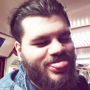 Ángel AngelySaras, 36 (YouTube明星)