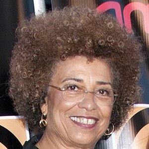 Angela Davis, 81 (Giáo viên)