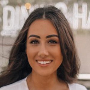 Angela Giakas, 31 (Blogger)