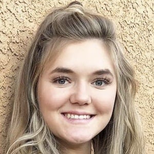 Angela Holm, 28 (TikTok明星)