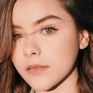 Ángela Vázquez, 23 (Rocksänger)