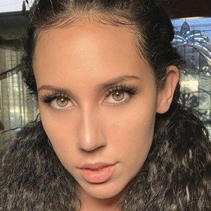 Angela Xandra, 33 (TikTok明星)