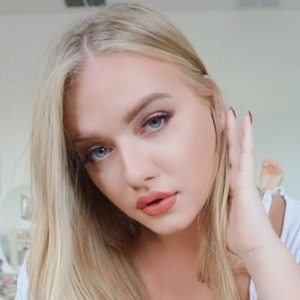 Angelica Maria, 26 (Instagram Star)