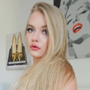 Angelica Maria, 28 (Instagram Star)