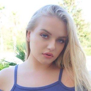 Angelica Maria, 28 (Instagram Star)