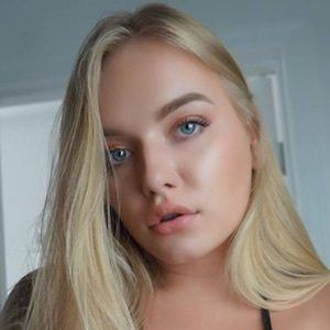 Angelica Maria, 28 (Instagram Star)