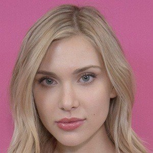 Angelica Salek, 23 (電視女演員)