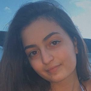 Angelina Balis, 23 (TikTok Star)