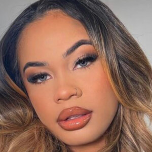 angelinaaterese, 25 (Modella)