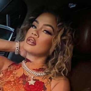 angelinaaterese, 25 (模特)