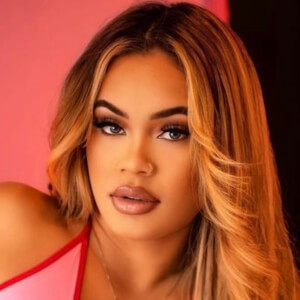 angelinaaterese, 25 (模特)