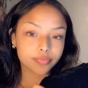 Angie Bolainez, 20 (Instagram明星)