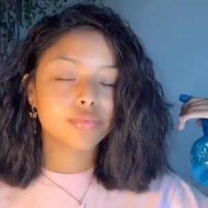 Angie Bolainez, 20 (Instagram Star)