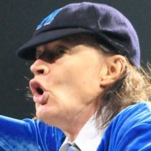 Angus Young, 70 (Гитарист)