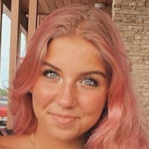 Aniela, 22 (TikTok明星)