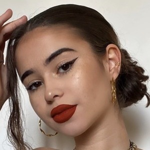 AnissasRv, 24 (Instagram Star)