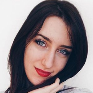 Anita Stories, 32 (YouTube Star)