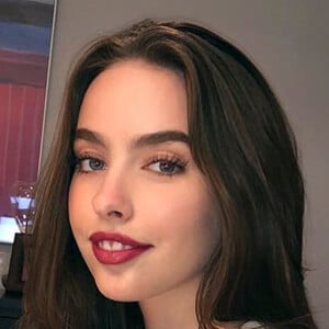 Anja Ellam, 32 (Attrice TV)