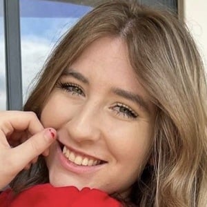 Anna Amara, 19 (TikTok Star)