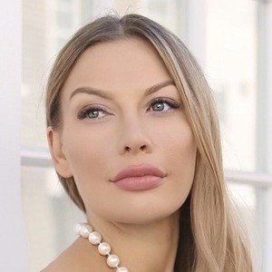 Anna Bey, 39 (博主)