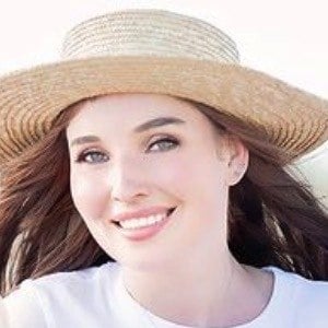 Anna Brown, 40 (TikTok明星)