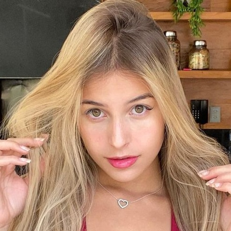 Anna Clara Rios, 26 (TikTok明星)