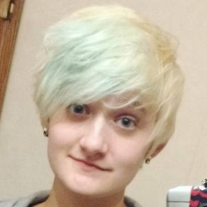 Anna Dale, 26 (YouTube-ster)