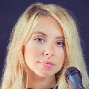 Anna Graceman, 26 (民歌手)