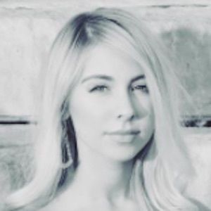 Anna Graceman, 26 (Volkszanger)