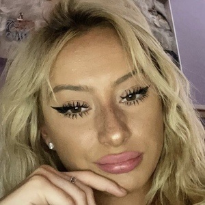 Anna Hanley, 24 (TikTok Star)