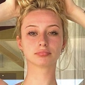 Anna Hanley, 24 (TikTok明星)