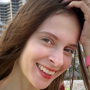 Anna Kova, 36 (YouTube明星)