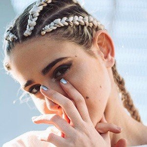 Anna Linares, 28 (YouTube明星)