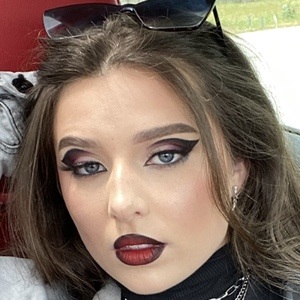 Anna McClelland, 23 (TikTok明星)