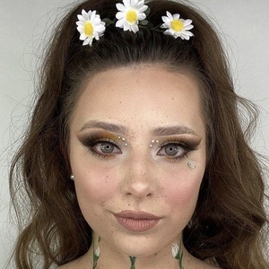 Anna McClelland, 23 (TikTok Star)