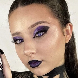 Anna McClelland, 23 (TikTok Star)