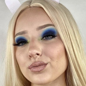 Anna McClelland, 23 (TikTok Star)