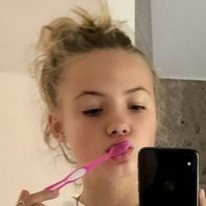 Anna Munch, 20 (TikTok Star)