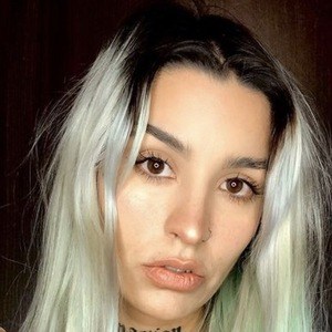 Anna Paula, 39 (Pop Singer)