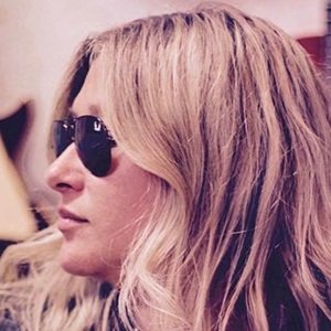 Anna Rose, 40 (Rock Singer)