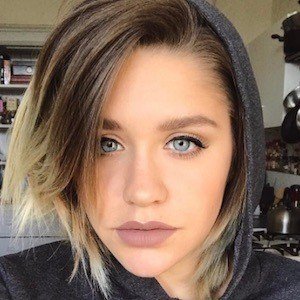 Anna Russett, 33 (YouTube Star)