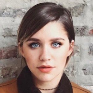 Anna Russett, 33 (Star di YouTube)