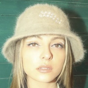 Anna Sarelly, 29 (YouTube明星)