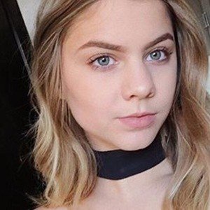 Anna Seavey, 24 (Instagram Star)