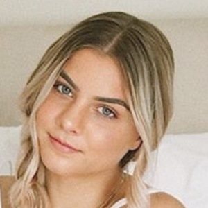 Anna Seavey, 24 (Instagram Star)