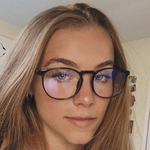 Anna Shumate, 22 (TikTok Star)