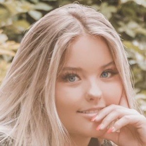 Anna Williams, 23 (TikTok Star)