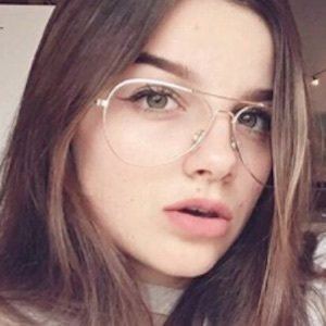 Annabel van Duijn, 26 (YouTube Star)