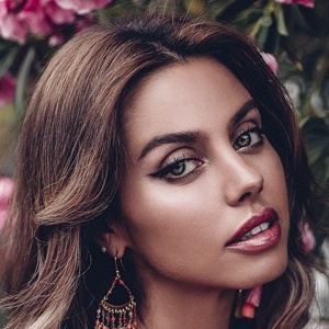 Annabelle Fleur, 44 (Blogger)